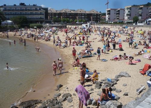 Arnuero (Cantabria) intenta lograr de nuevo la Q de calidad y el certificado medioambiental de las playas
