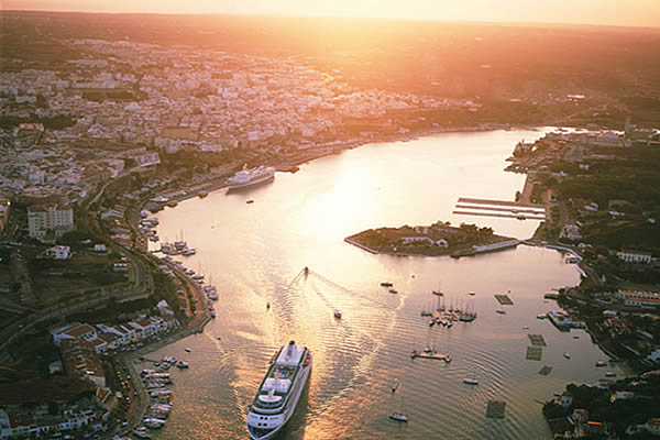 Desaconsejan el dragado del puerto de Mahón (Menorca)