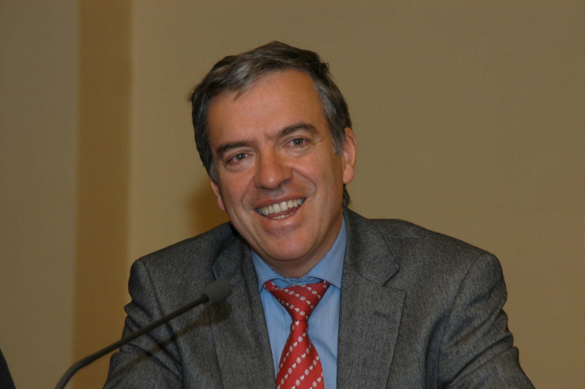 Donoso reelegido Presidente de AEE por unanimidad de la Junta Directiva