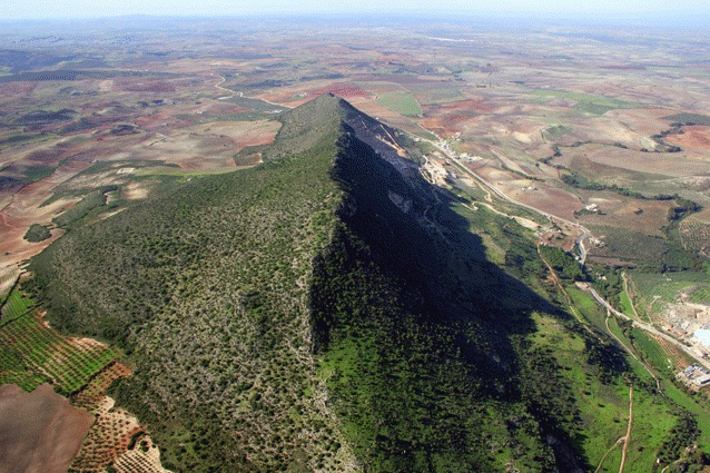 Querella contra el alcalde de Morón de la Frontera por ocultar información de la protección de la Sierra