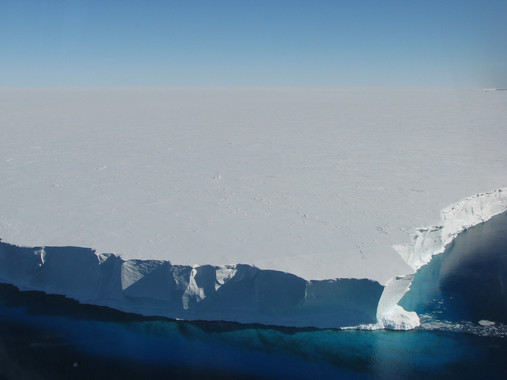 Cómo se forman los icebergs gigantes de la Antártida