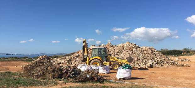 Cort retira más de 1.000 toneladas de escombros y residuos en Es Carnatge