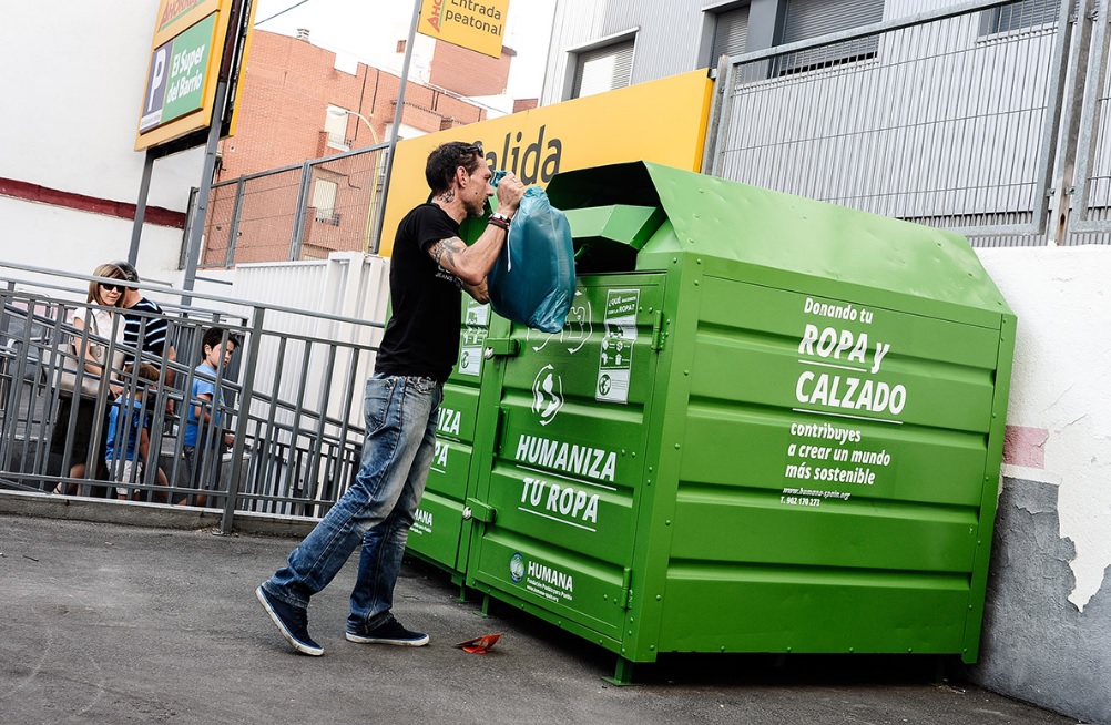 El reciclaje y la reutilización de ropa usada en España prosigue a buen ritmo