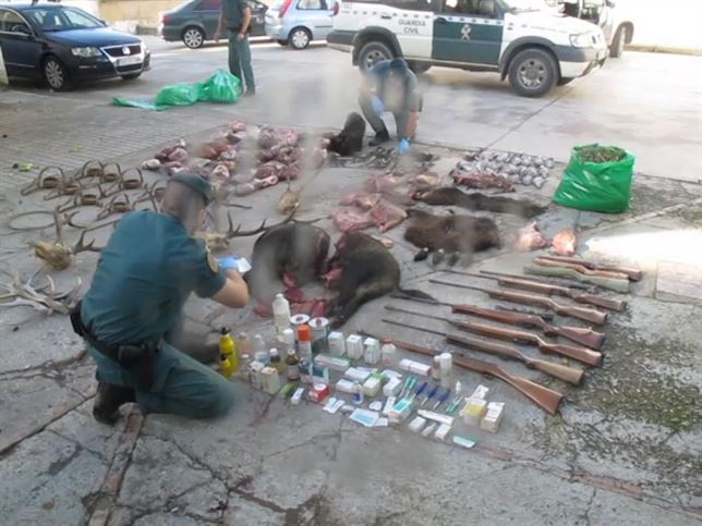 Cuatro ‘estúpidos’ cazadores furtivos se delatan en Facebook