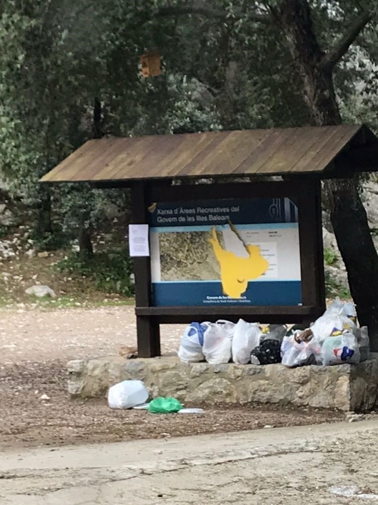 Baleares. El PP de Selva denuncia acumulación de basura en zonas ANEI y culpa a la gestión del Ibanat