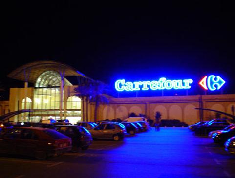 Carrefour dejará de repartir hoy bolsas de plástico en sus supermercados de Andalucía