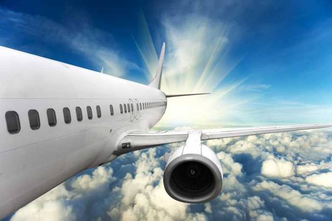 La UE insta a la OACI a aprobar un acuerdo global para mitigar emisiones de CO2 del sector aéreo