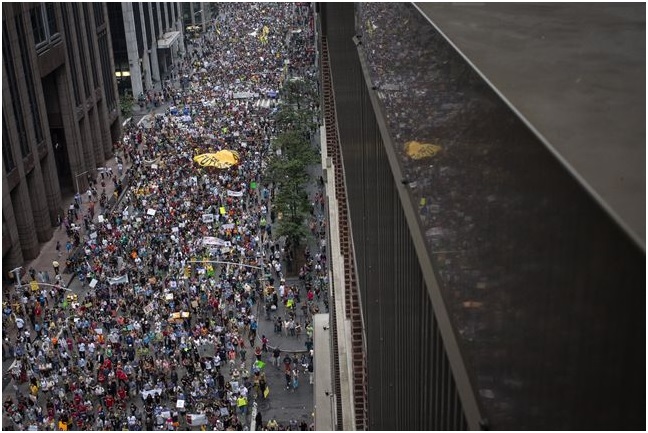 Cerca de 100.000 personas protestan en Nueva York por el cambio climático