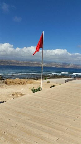 El Ayuntamiento de Las Palmas de Gran Canaria cierra al baño El Confital por un aumento de enterococos