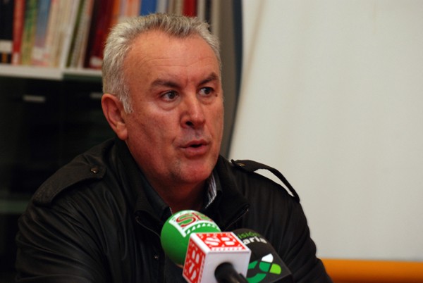 Cayo Lara ve "absolutamente compatible" el carbón con el medio ambiente