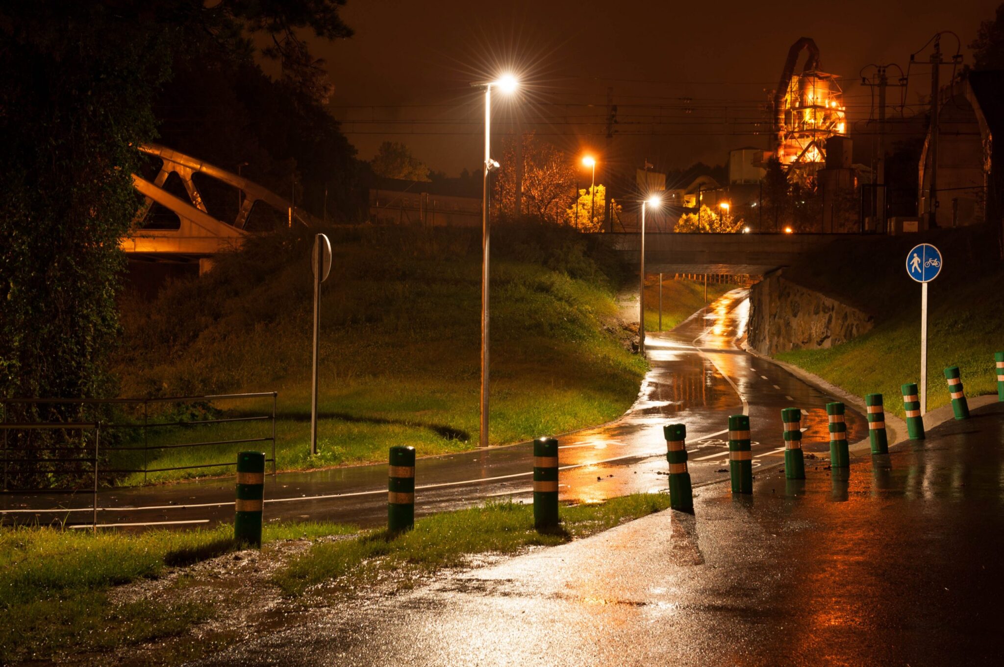 El tramo de carril bici que une Errekalde con Añorga en San Sebastián cuenta con farolas inteligentes