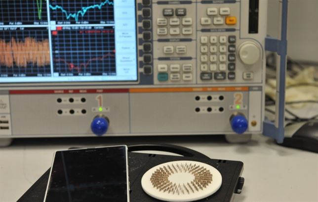 UPV patenta un dispositivo de transferencia de energía para cargar móviles y portátiles sin cables