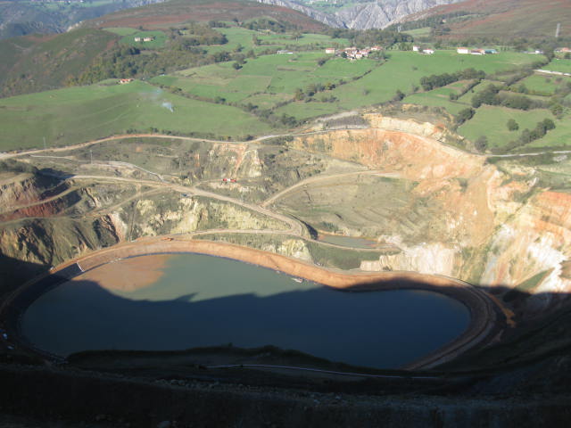 El Gobierno del PSOE-Principado de Asturias sigue deslumbrado por el oro