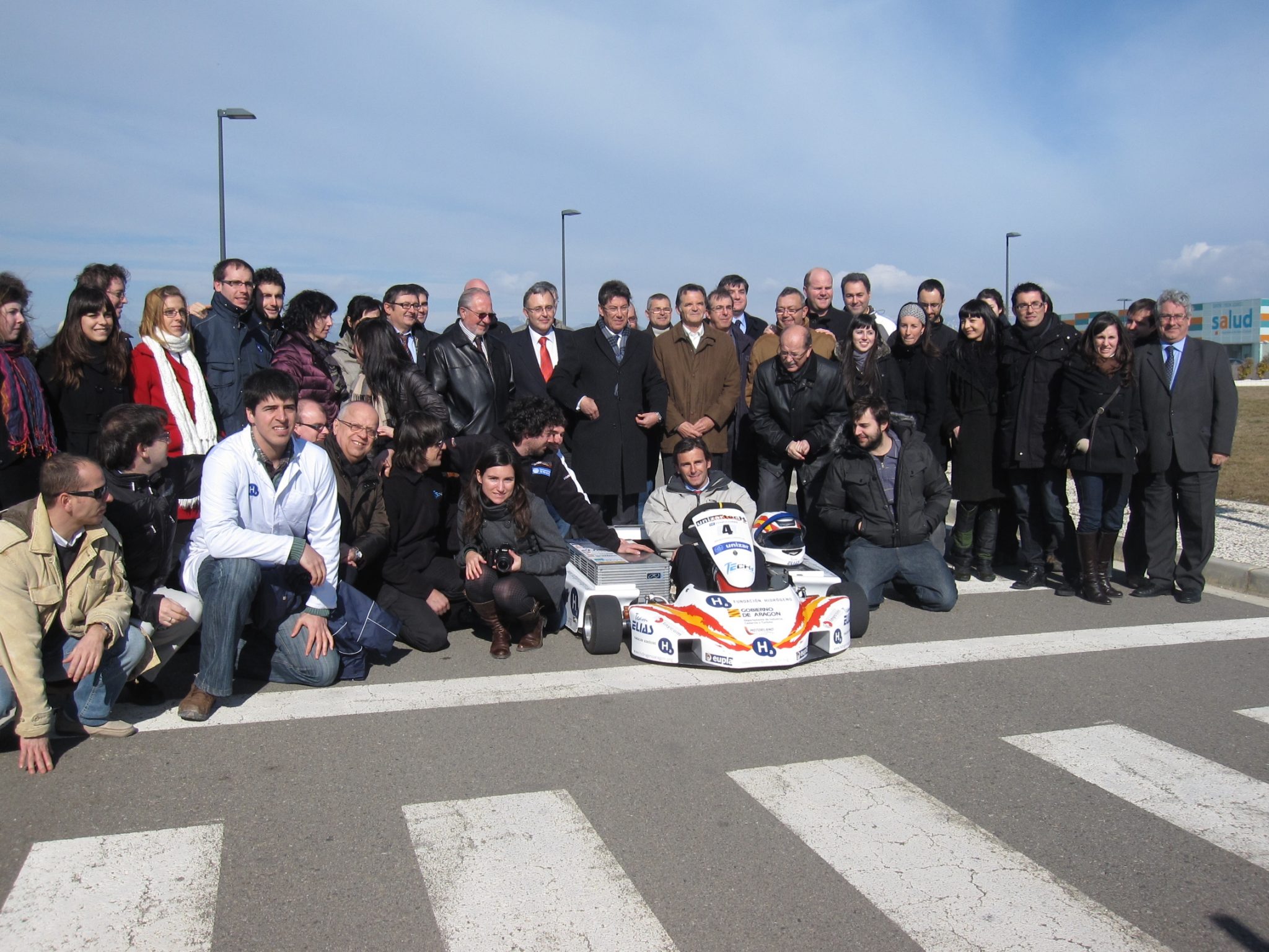 Pedro de la Rosa visita la Fundación del Hidrógeno en Walqa