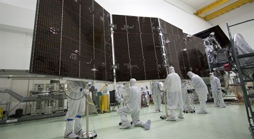 A punto los paneles solares gigantes para la misión a Júpiter