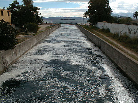Vertido en el arroyo de Los Gallegos