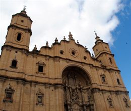 Aragón. Reubicados dos nidos de cigüeña blanca