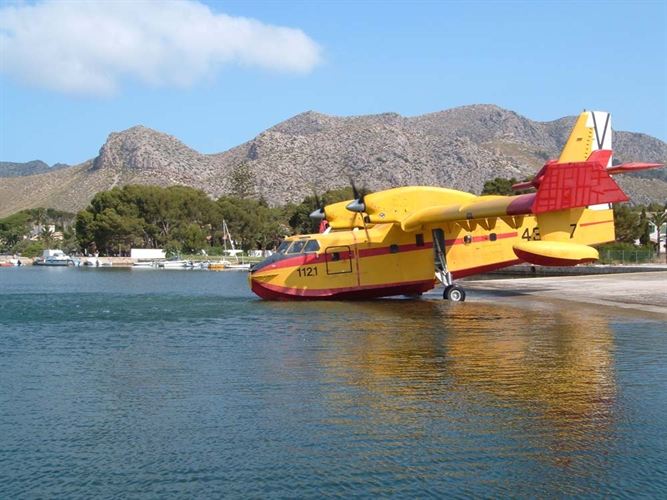 Medio Ambiente adquiere un ‘potente’ hidroavión contra los incendios forestales