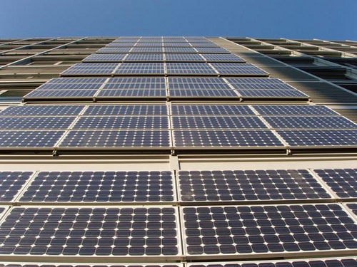 Monago emplaza a Vara a mantener una reunión sobre la situación de las energías renovables en Extremadura