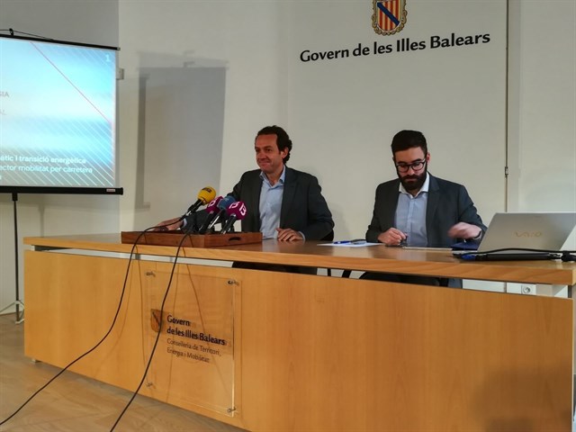 La Ley de cambio climático de Baleares fijará en 2030 que toda la flota de coches de alquiler sea eléctrica