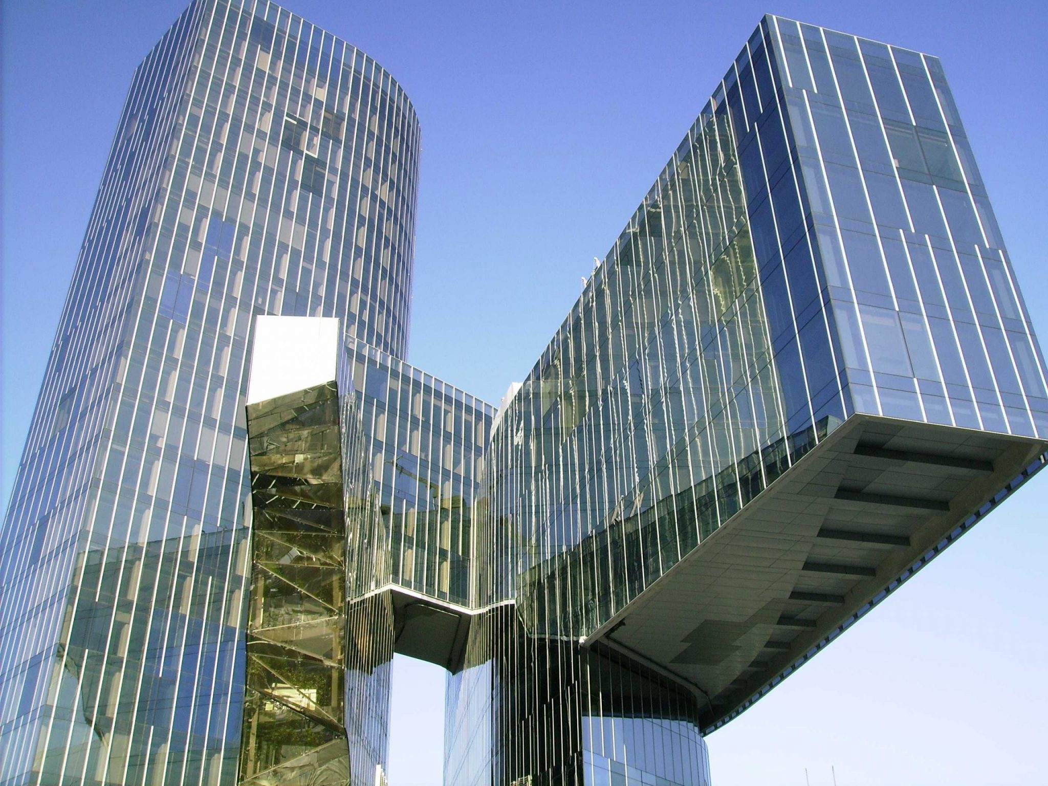 Gas Natural Fenosa y el RACC ofrecerán ofertas para el coche eléctrico en España