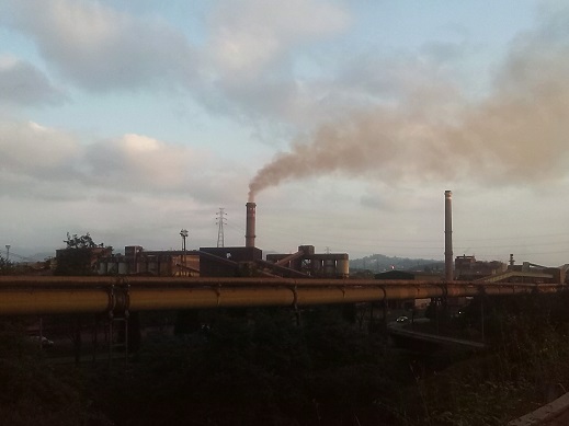 Ni la lluvia amortigua la elevada contaminación de Gijón