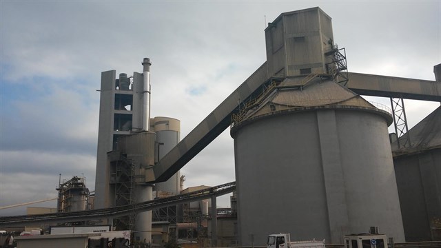 Cementos Molins confía en que el Govern le autorice a usar más neumáticos como combustible