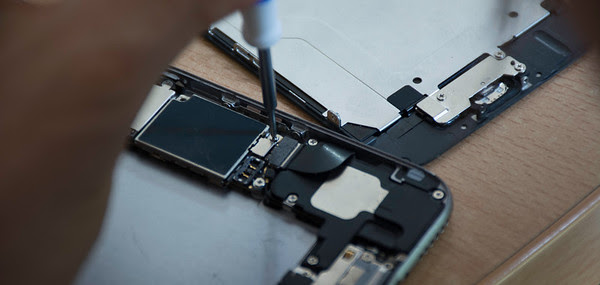 Tu móvil o portátil está pensado para que dure poco