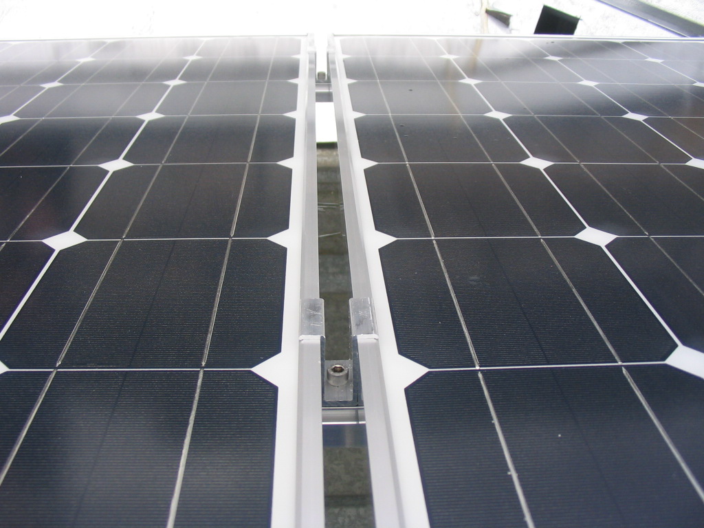 UNEF acusa a Galán (Iberdrola) y Montes (Unesa) de "confundir interesadamente" sobre la fotovoltaica