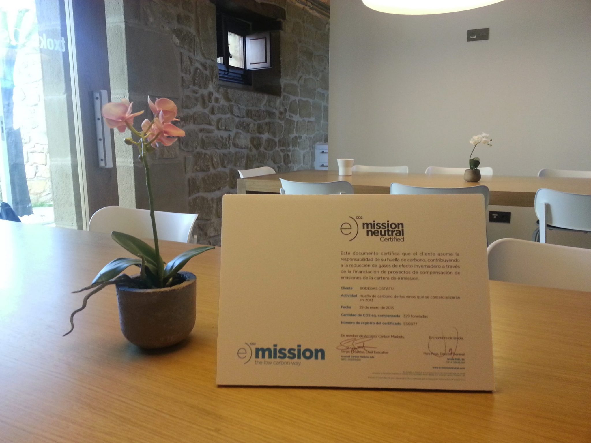 Bodegas Ostatu renueva su compromiso medioambiental para 2013