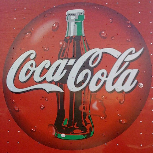 Coca-Cola España etiquetará sus envases de vidrio retornable con papel de origen sostenible certificado con el sello FSC