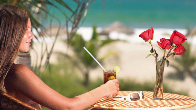 Cada turista emite entre 10 y 102 kg de CO2 por noche en un hotel