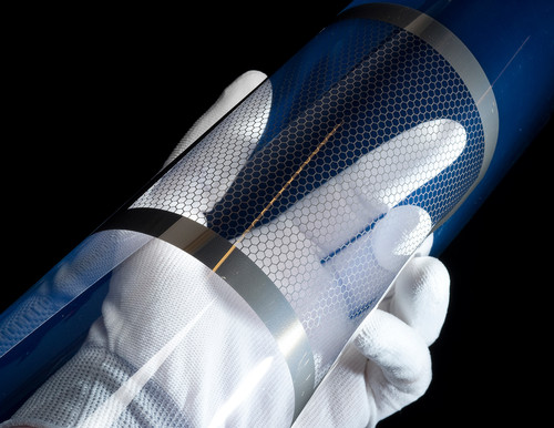 Convierten ventana en novedosa celda solar que recarga aparatos electrónicos