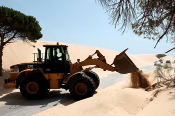 Cádiz. Denuncian penalmente el ‘robo’ de arena de Valdevaqueros para su venta