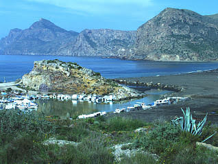 Organizaciones vecinales y ecologistas rechazan el cambio del proyecto de puerto de Portmán a la denominada alternativa 2bis.