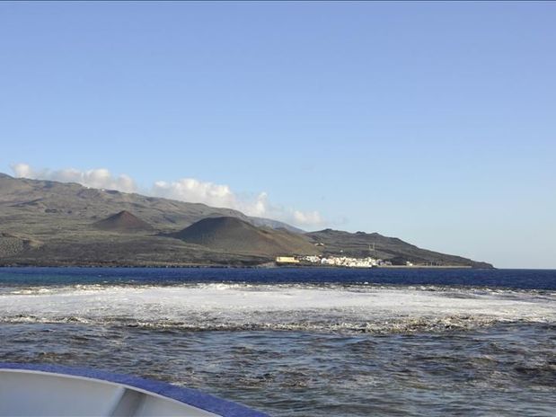 Mancha blanca sobre el Mar a 180 metros de la costa de las Calmas en El Hierro
