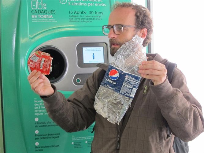 La experiencia piloto en Cadaqués (Cataluña) consigue la devolución del 90% de los envases que vende
