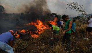 Continúa activo en nivel 1 el fuego de Fermoselle (Zamora)