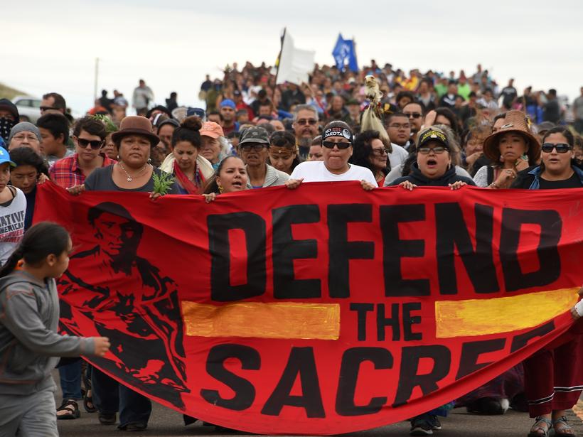 La tribu sioux defiende sus tierras sagradas