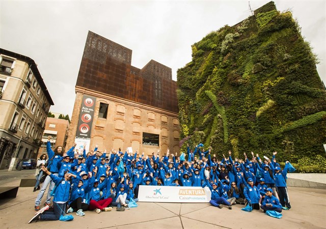 Una expedición educativa llevará a 100 niños a ver en su hábitat a lobos