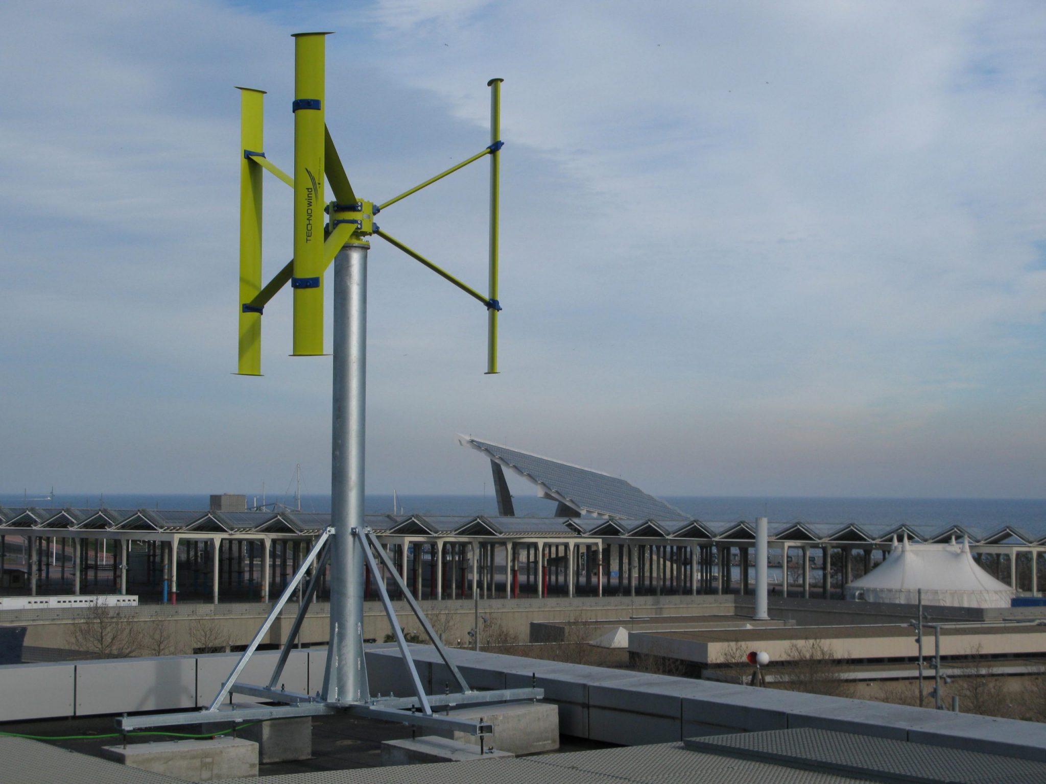 El CCIB genera su propia energía con la instalación de un aerogenerador