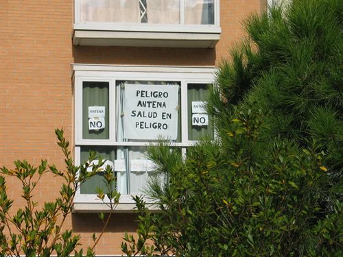 Vecinos de Arganzuela se someterán a análisis de sangre para conocer posibles daños de las antenas de telefonía móvil