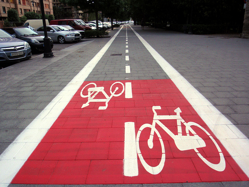 El Ayuntamiento y una asociación ciclista preparan una guía con la red de calles tranquilas y de carriles bici