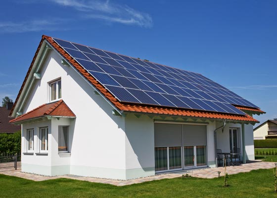 El autoconsumo de energías renovables crearía miles de empleos y democratizaría definitivamente el sistema energético