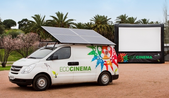 Cine con energía solar al aire libre y gratis en Uruguay