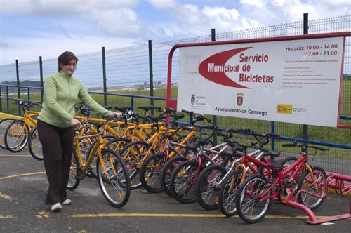 Se pone en marcha el servicio de préstamo gratuito de bicicletas en Punta Parayas