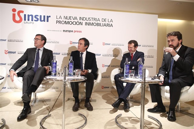 Las inmobiliarias piden que la vivienda eficiente tenga las mismas ayudas que el coche eléctrico