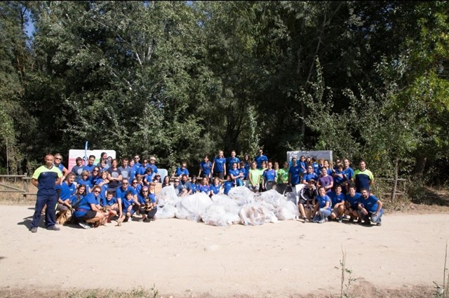 Decathlon recoge más de 21.000 kilos de residuos y planta 1.000 árboles en el Día de las Acciones Medioambientales