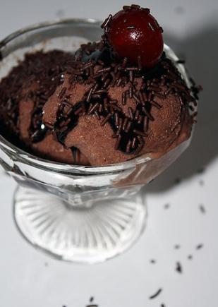 Los animales del zoo de Barcelona combaten el calor del verano por medio de helados