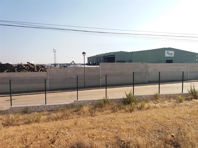 Ecologistas en Acción alerta del peligro de incendio de neumáticos en Aznalcóllar